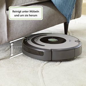 Roomba 615 reinigt unter Möbeln